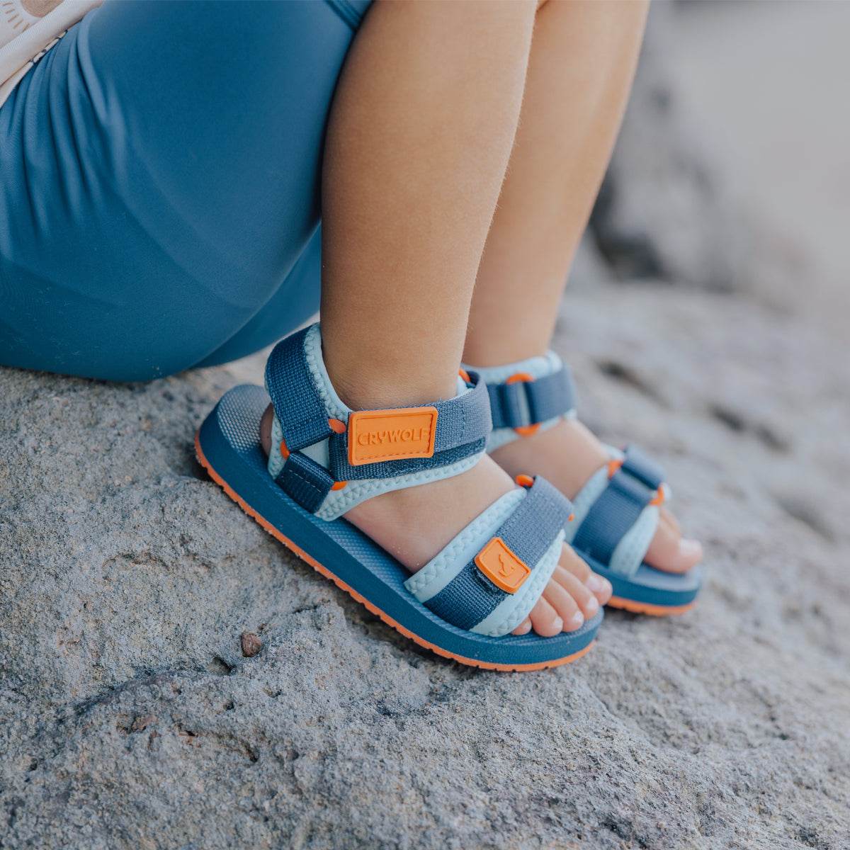 EU20 / Navy Pop Beach Sandal - Crywolf