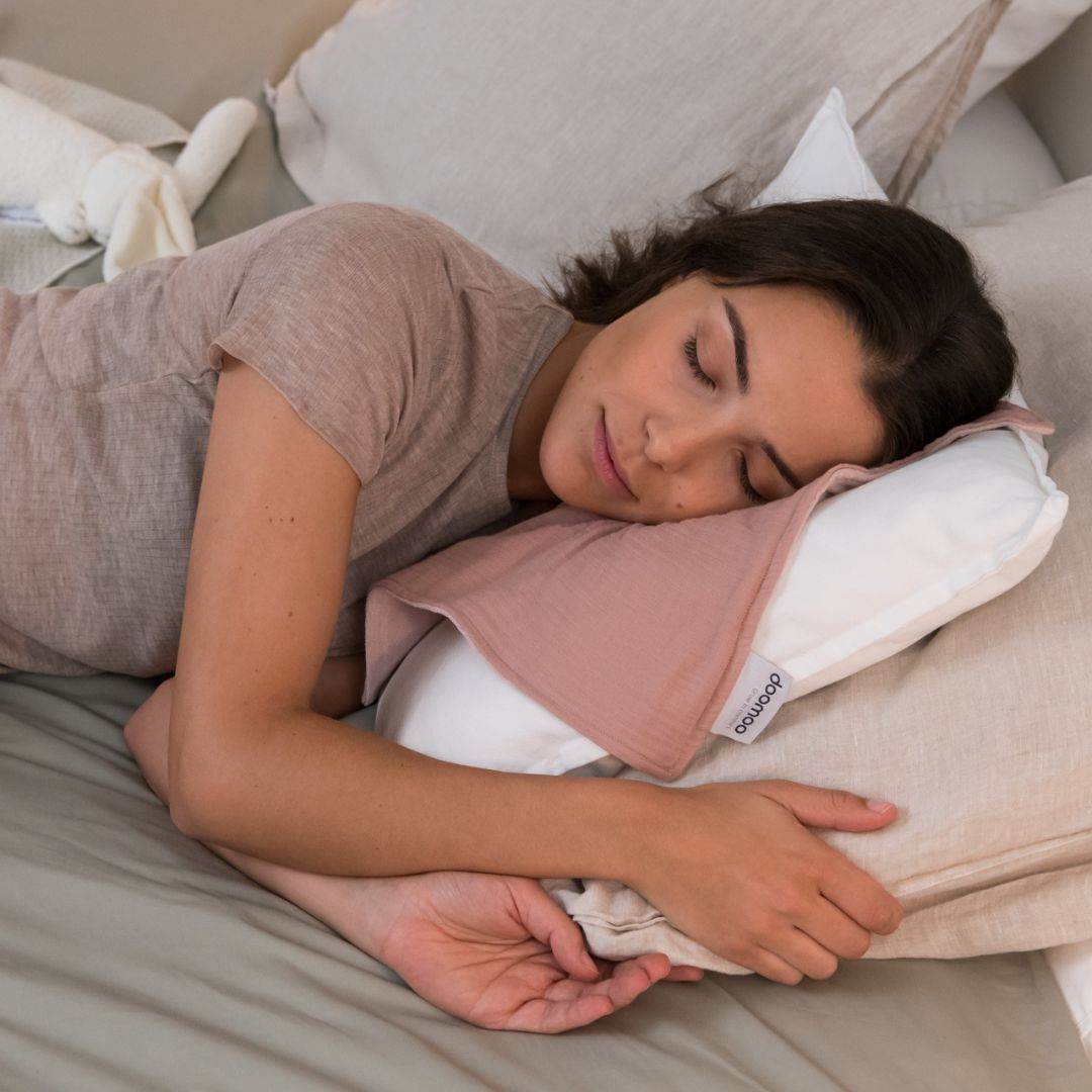 Mother sleeping with doomoo bunny detachable baby soother in pink
