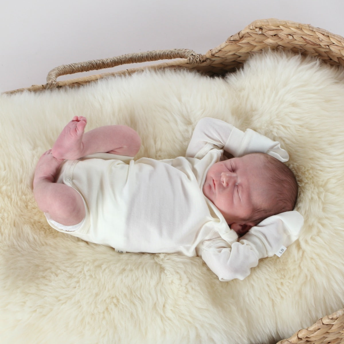 Little bee by Dimples merino mittens in cream