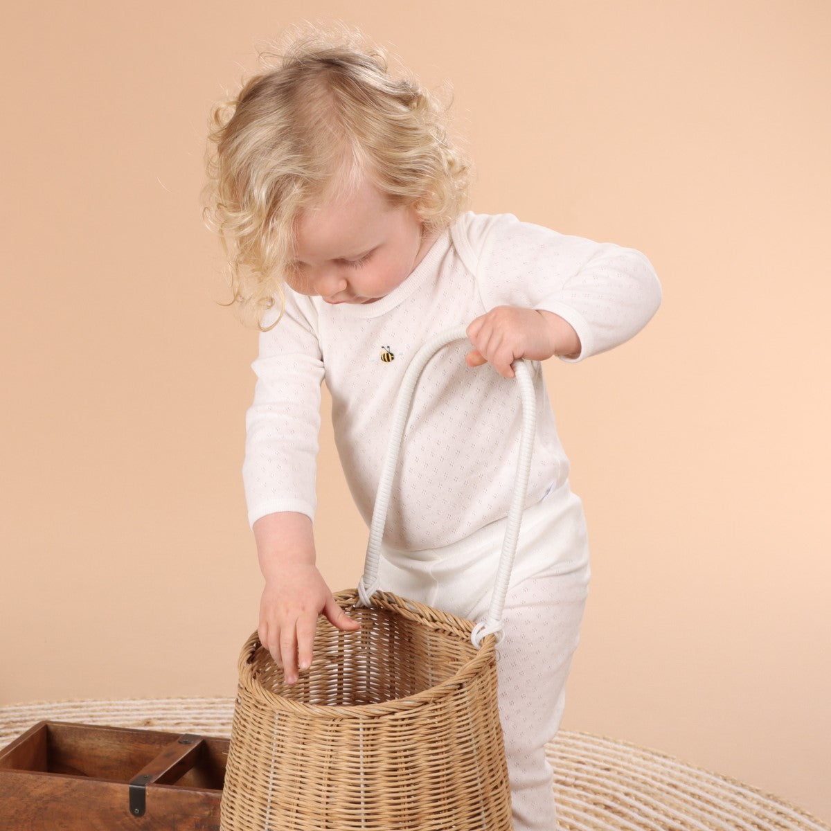 Dimples Cotton Longsleeve bodysuit in white bee on baby