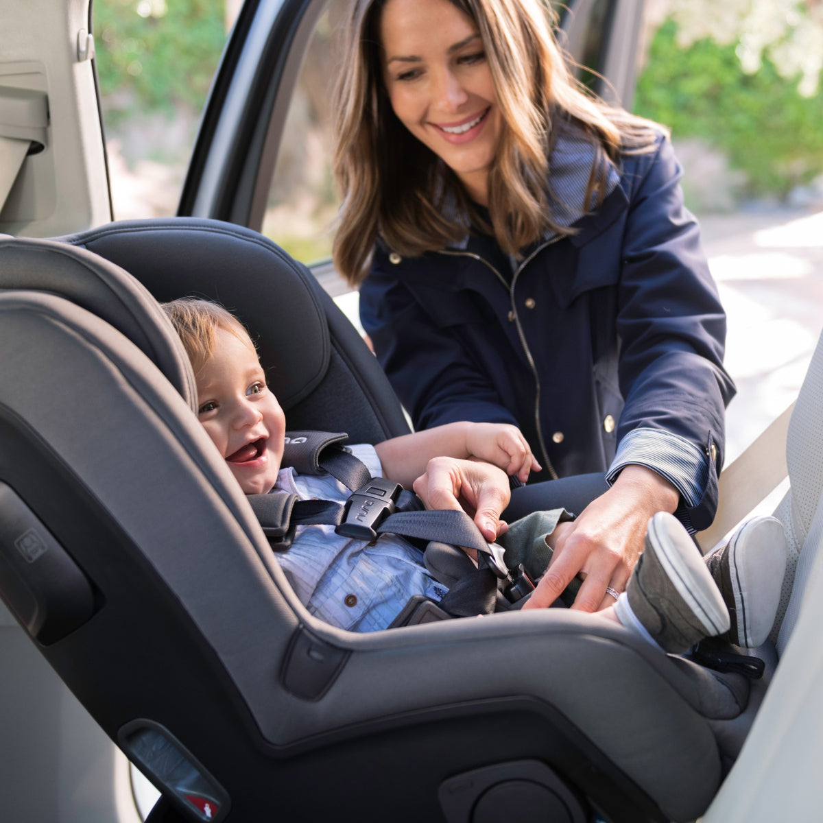 Nuna Rava Carseat Lifestyle Shot 1