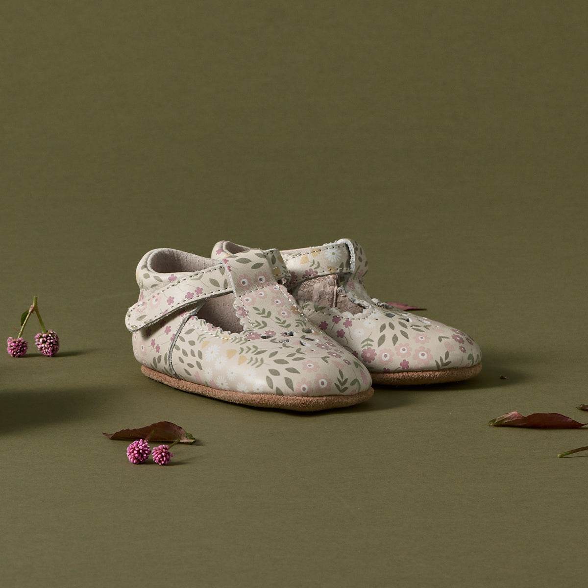 Floral print baby shoes