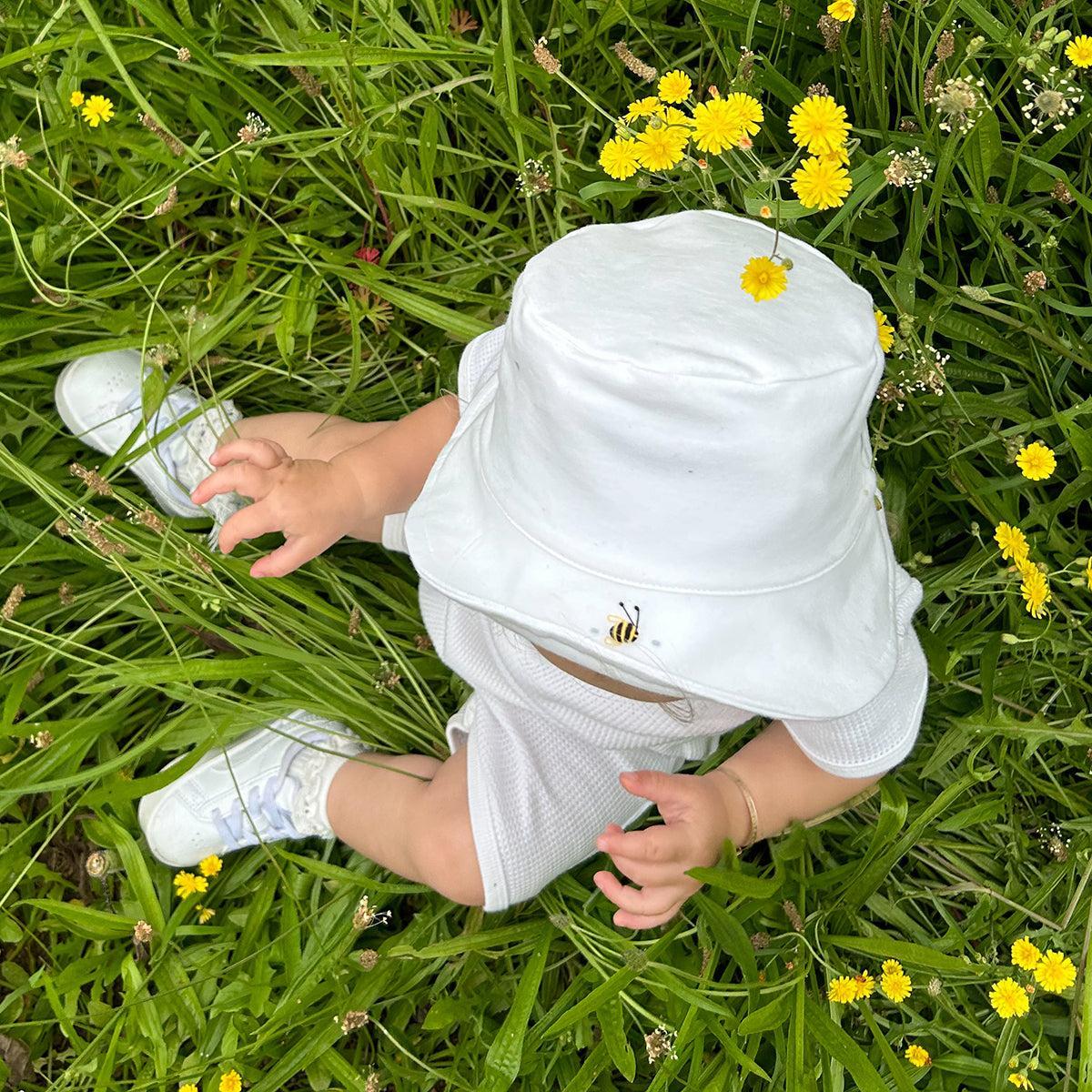 White bee cotton sunhat lifestyle