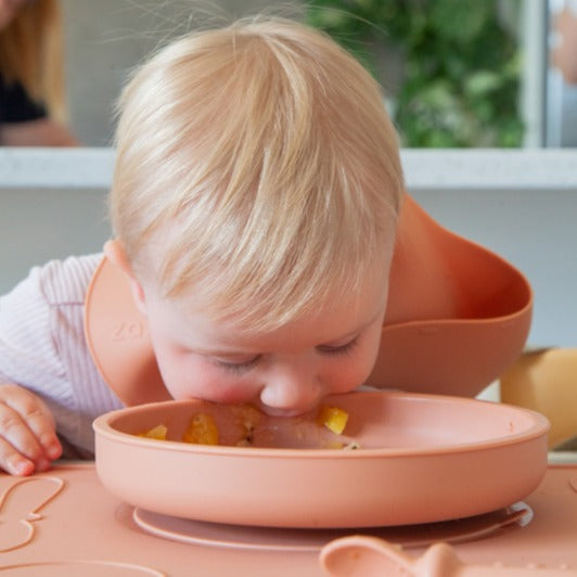 baby eating from Zazi silicone plate