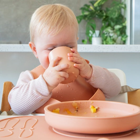 baby eating from Zazi silicone plate