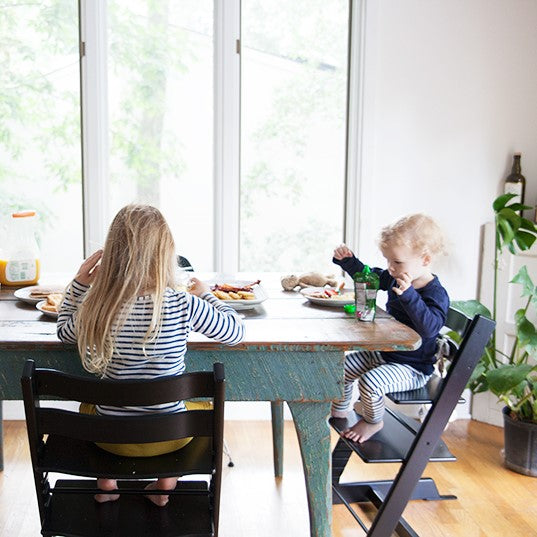 Stokke Tripp Trapp Highchair in Black lifestyle of kids at table