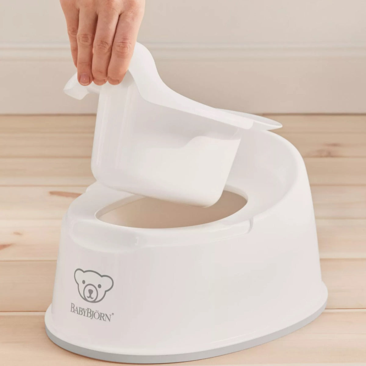 Babybjorn Smart Potty in white - lifting seat

