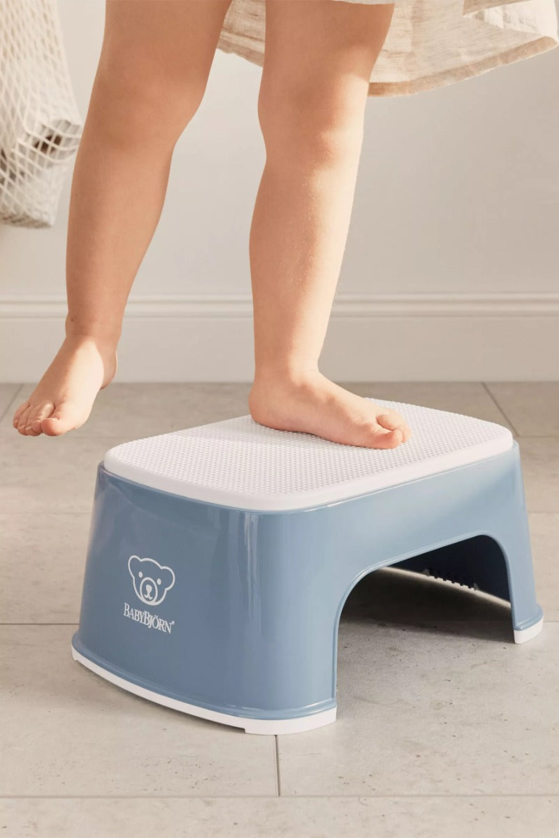 Girl easily standing with 1 leg on Babybjorn Blue Step Stool