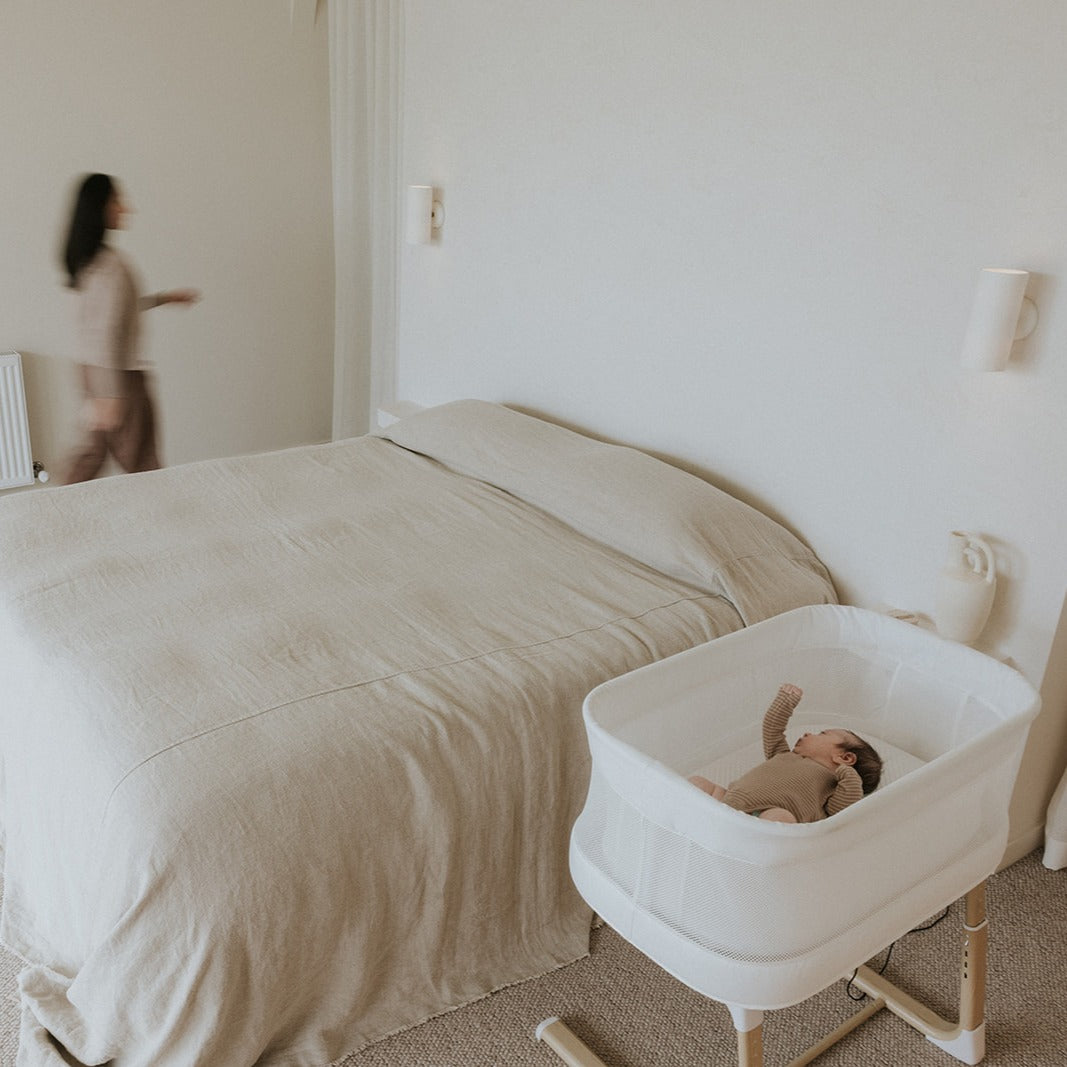 Swan Smart Bassinet White/Natural - BabyRest