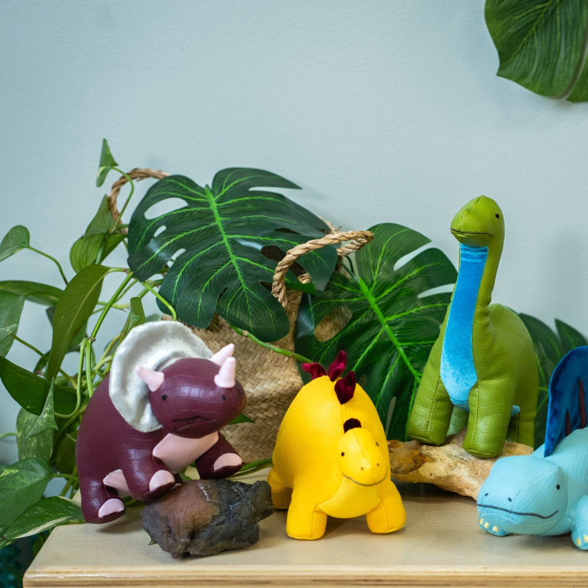 Little big friends Penelope the Triceratop and other dinosaurs 