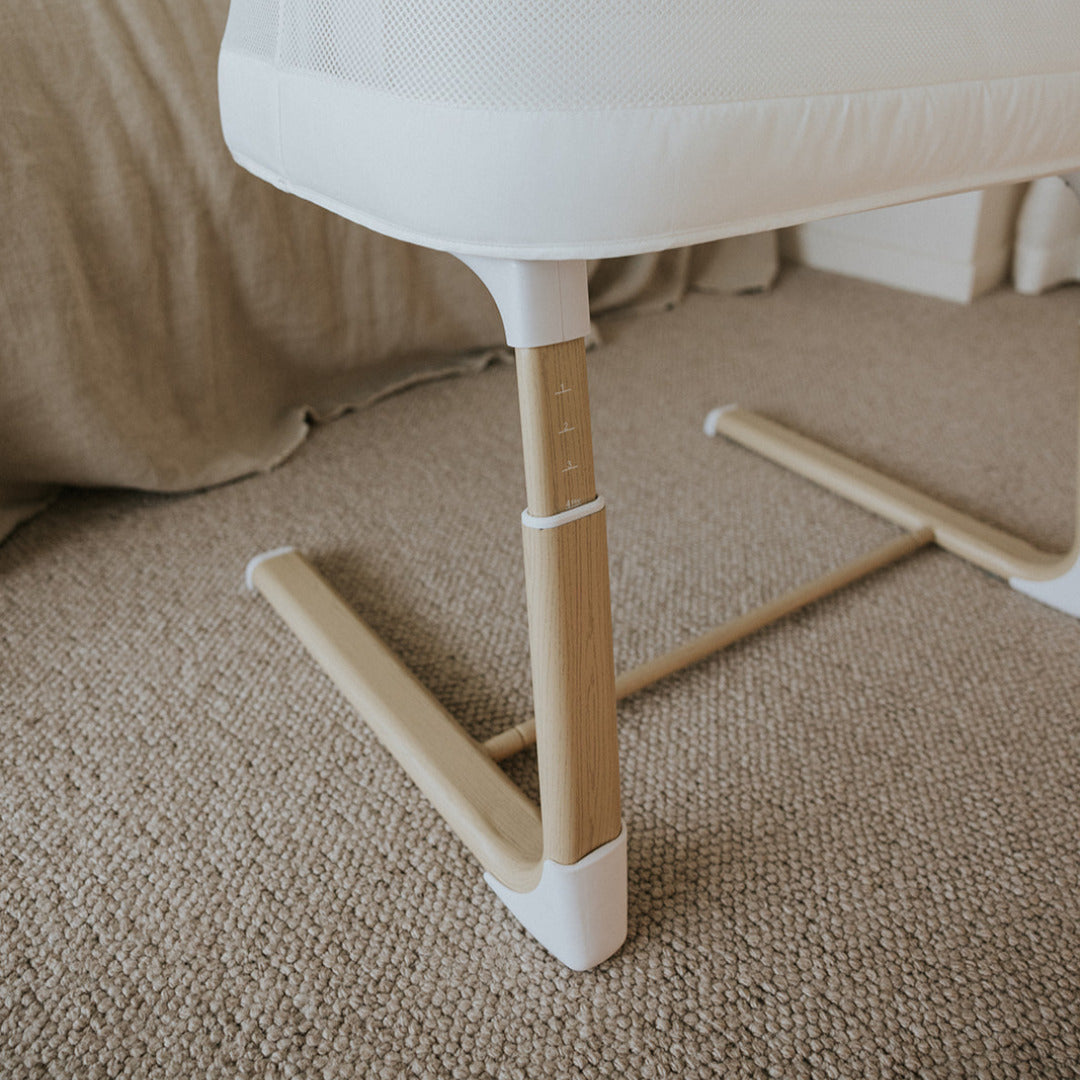 Swan Smart Bassinet White/Natural - BabyRest