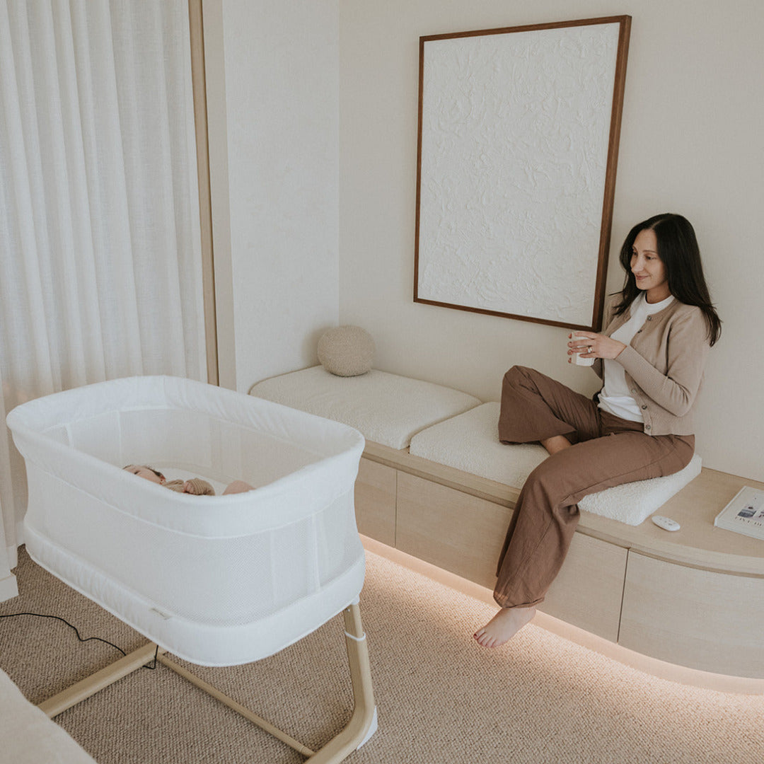 Swan Smart Bassinet White/Natural - BabyRest