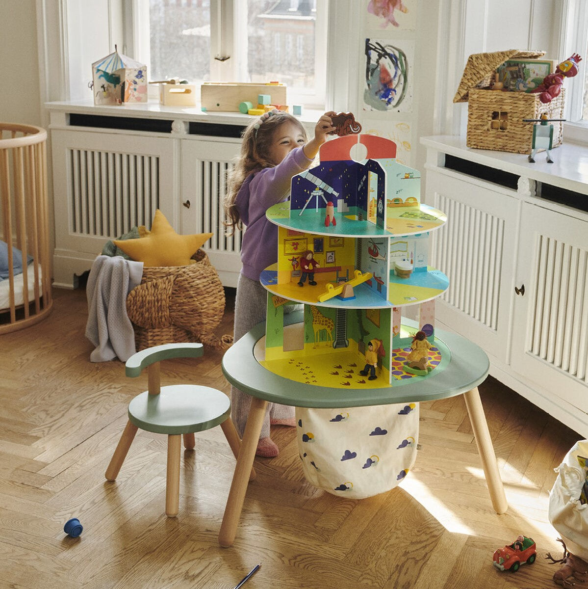 kid playing with toy and mutable play house