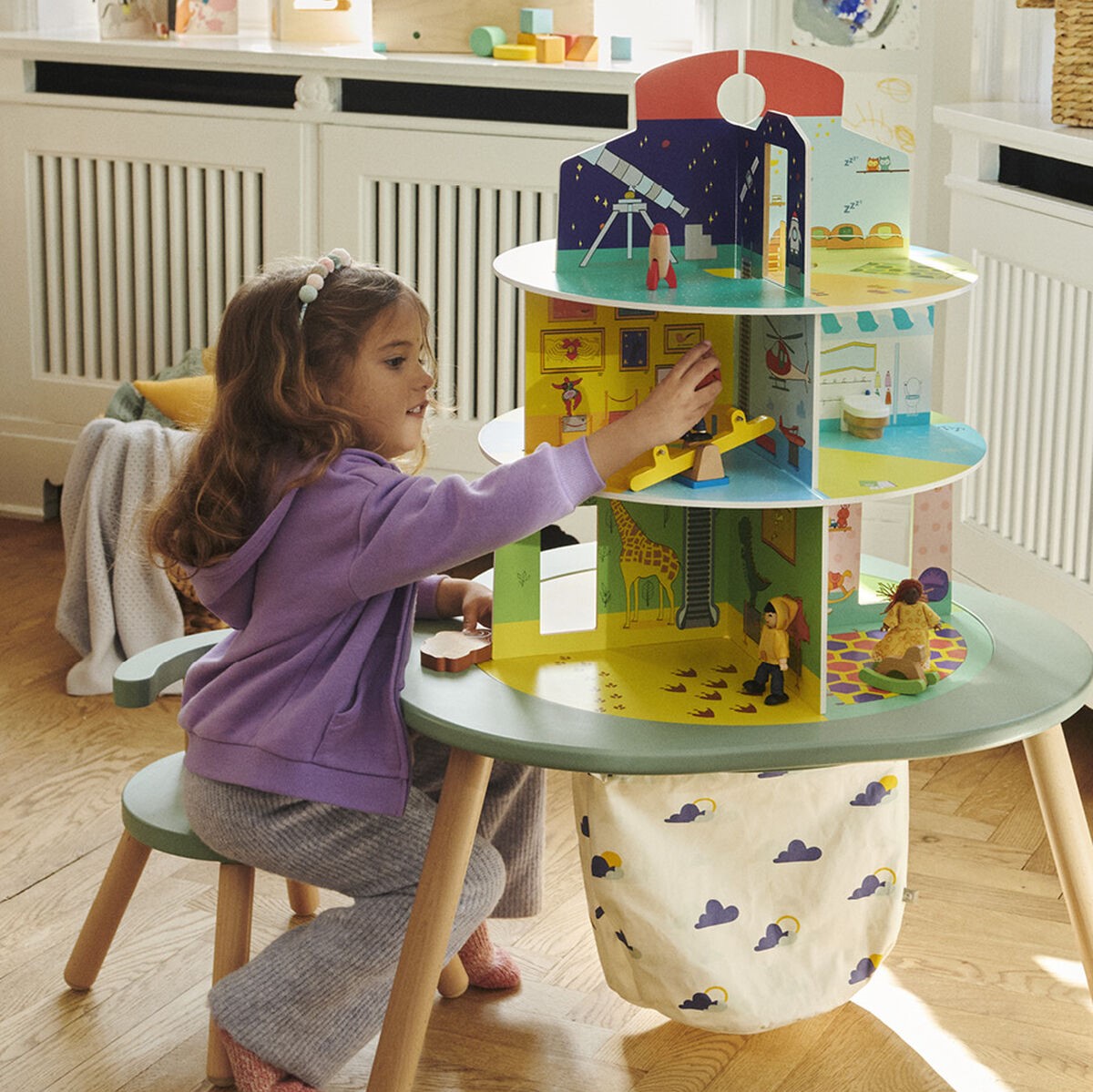 kid playing with toy and mutable play house
