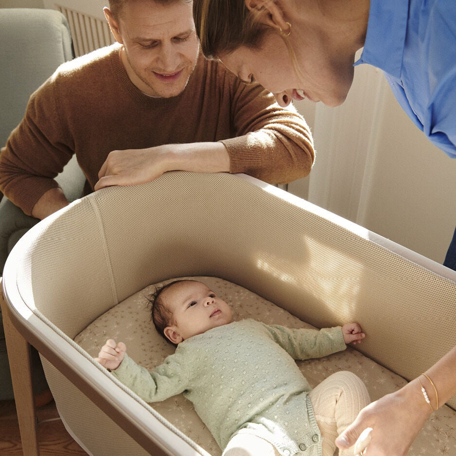 Baby sleeping in Snoozi baby portable bassinet from Stokke