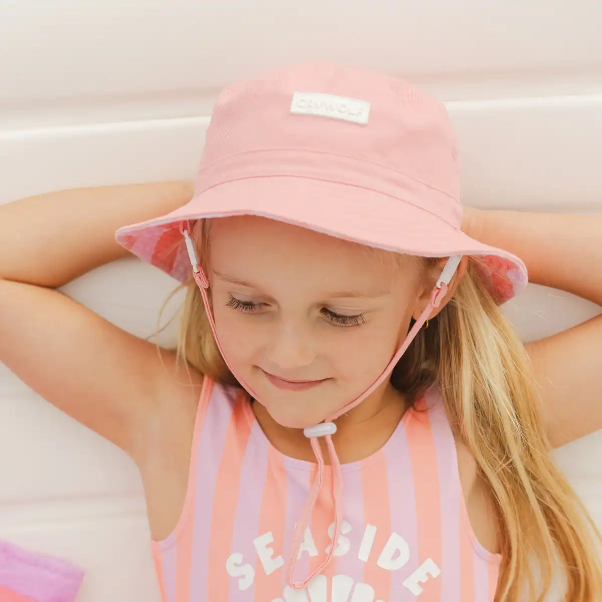 Reversible Bucket Hat M Flamingo Stripe - Crywolf