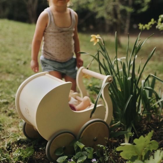 Dolls Petit Pram