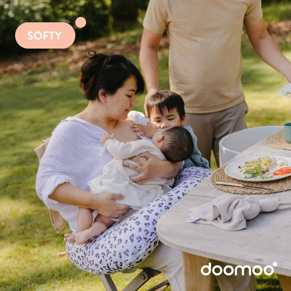 Doomoo Softy Feeding Pillow