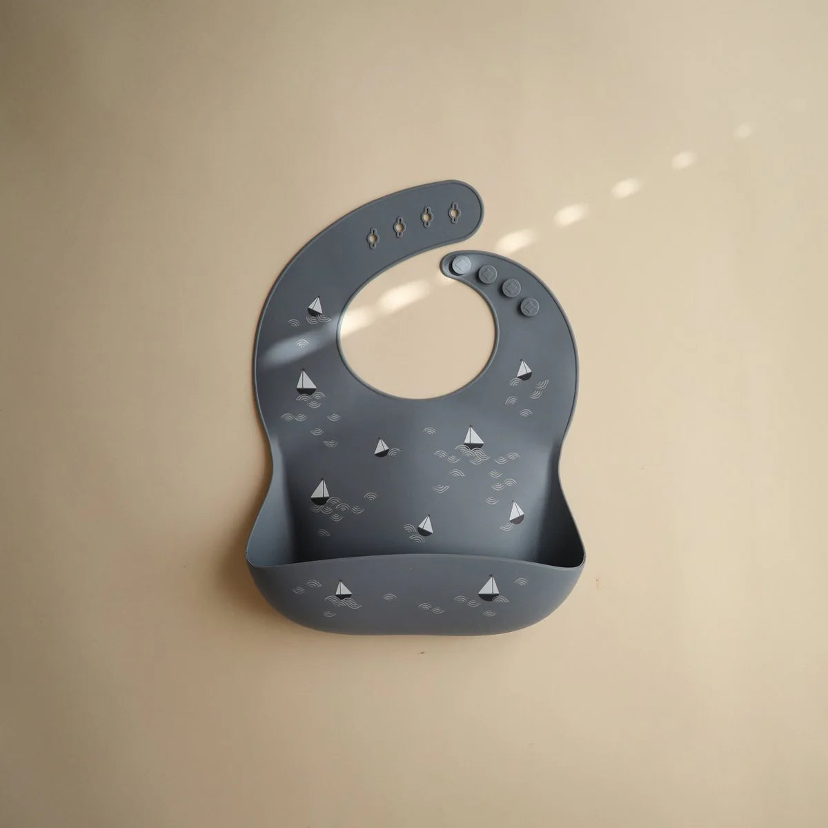 Silicone Baby Bib Boats - Mushie