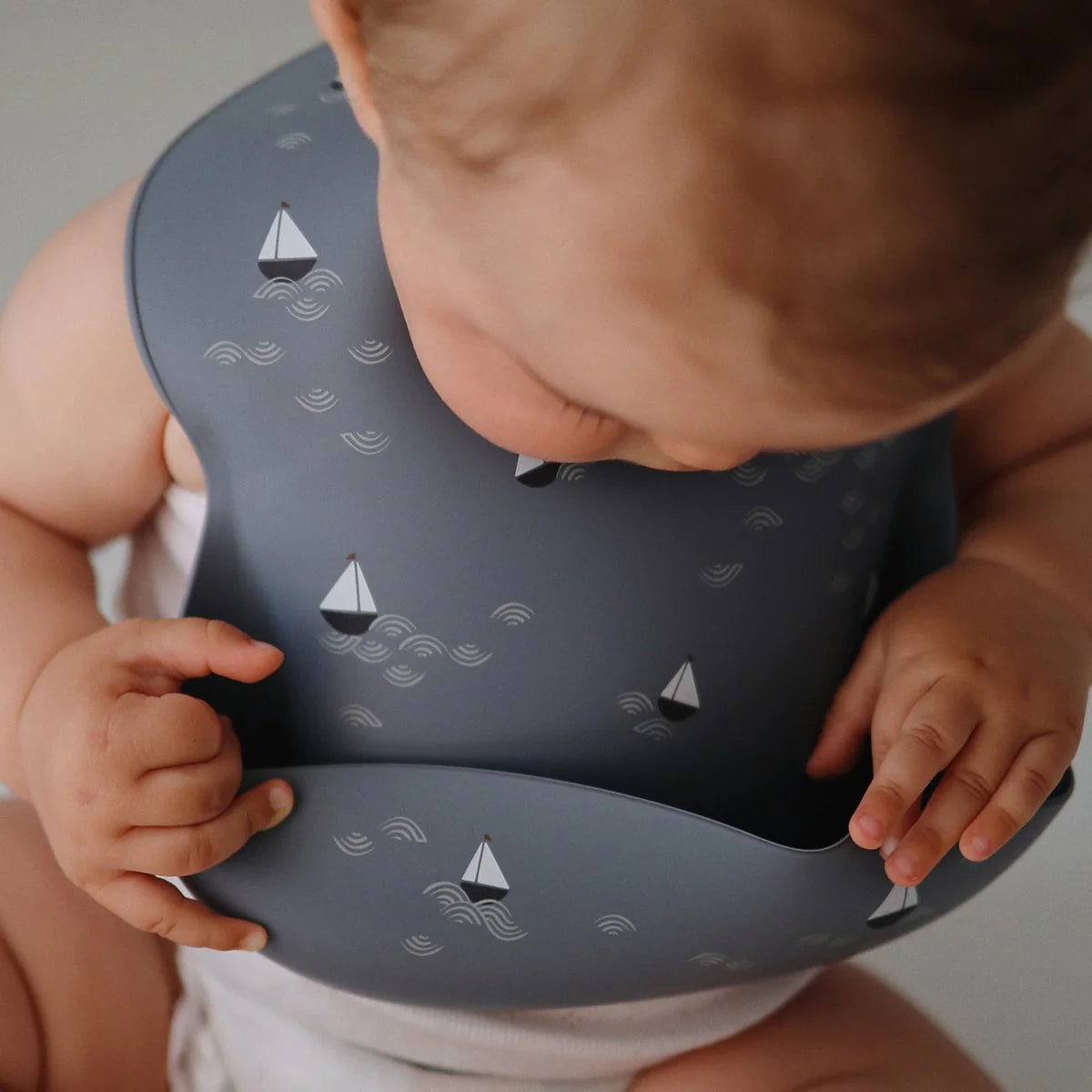 Silicone Baby Bib Boats - Mushie