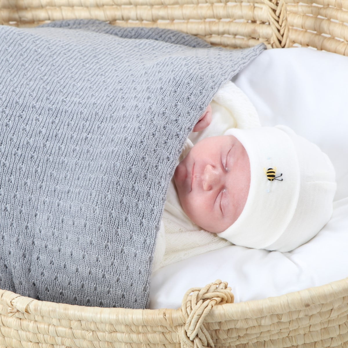 Dimples merino wool eyelet blanket in Grey