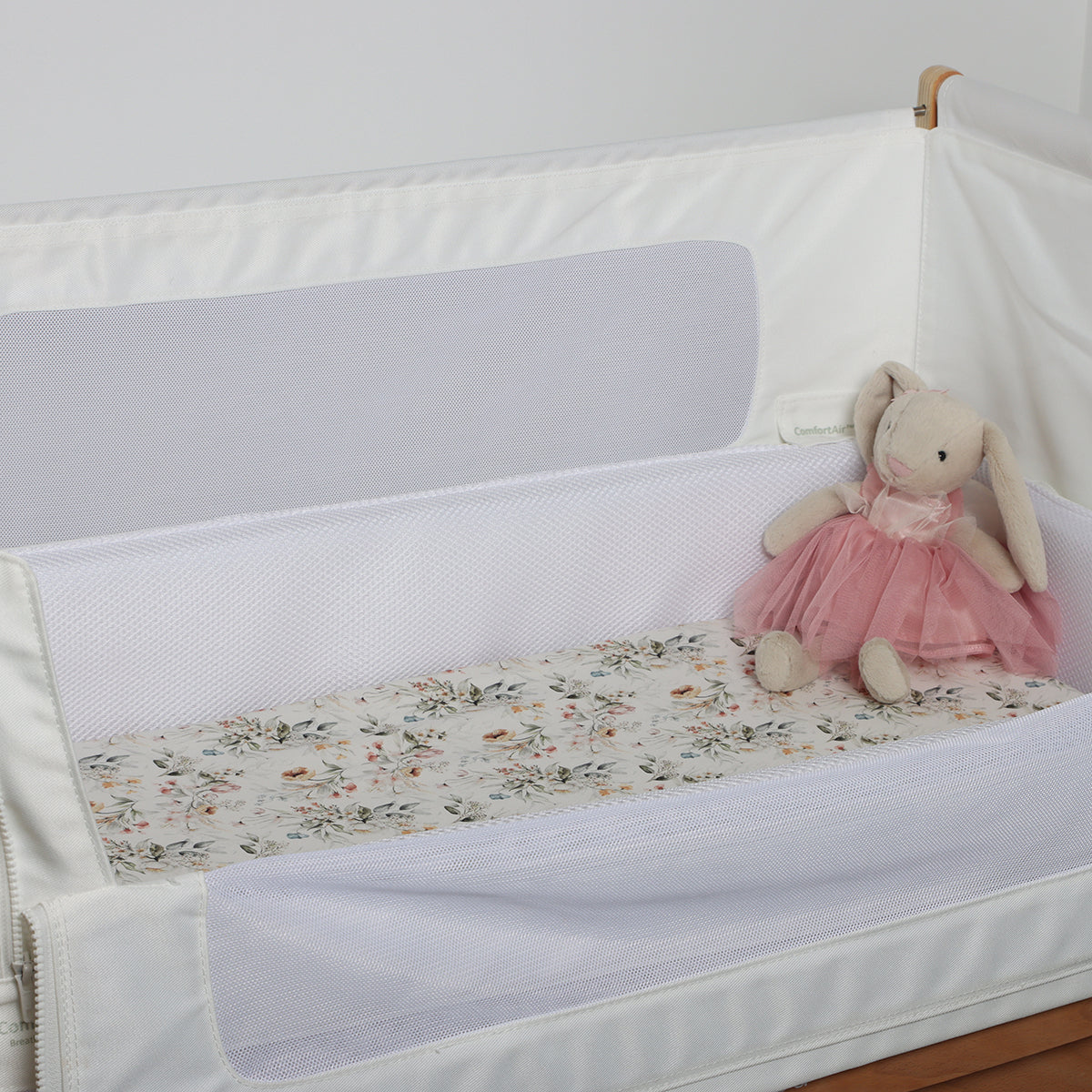 Baby bassinet sheet with vintage floral print in Snuzpod with bunny