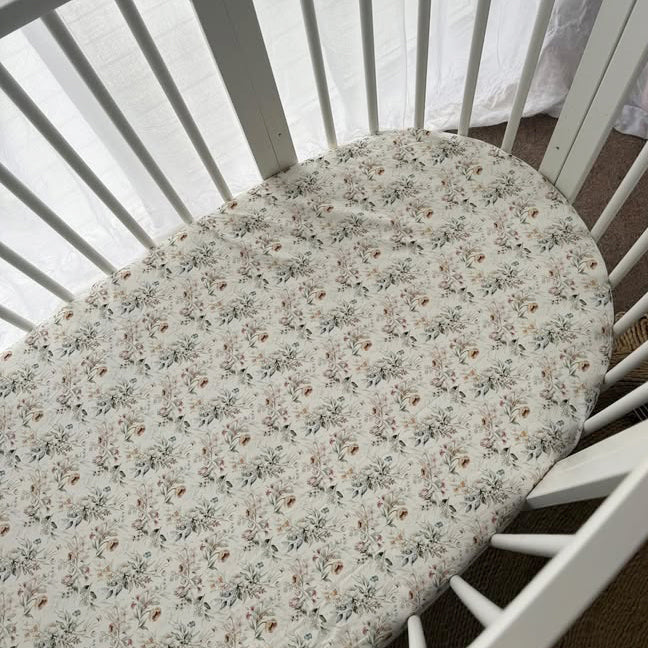 fitted cot sheet in floral print used in Stokke sleepi