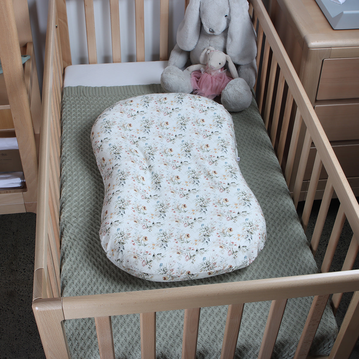 Lounger in Amara cot with floral lounger cover