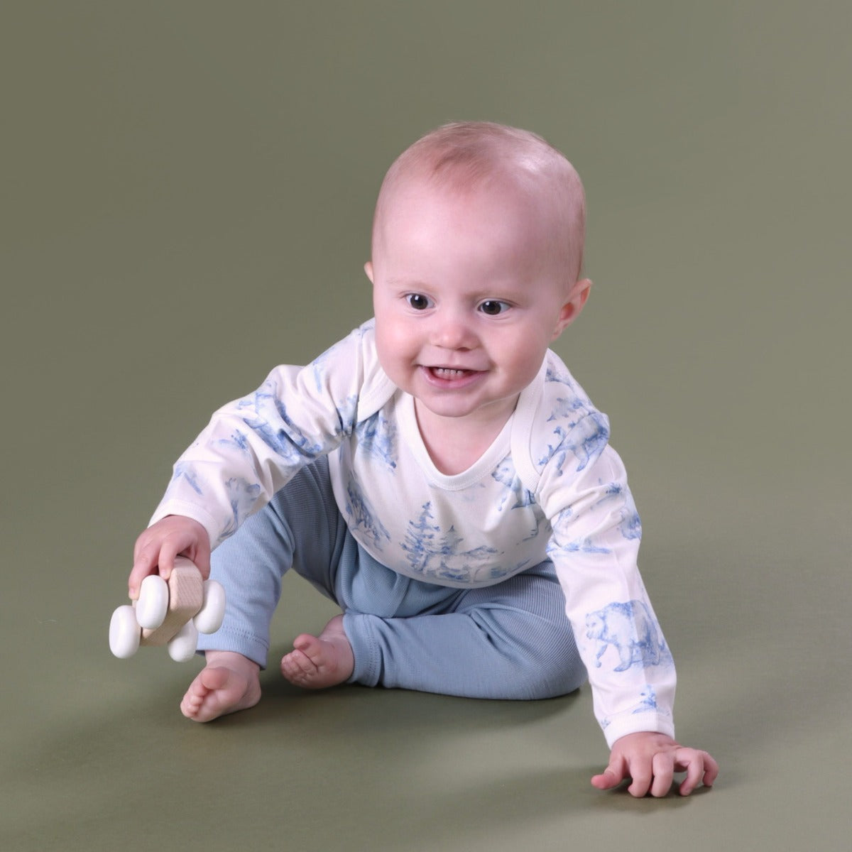 Baby crawling wearing merino leggings pairing it with cotton bodysuit
