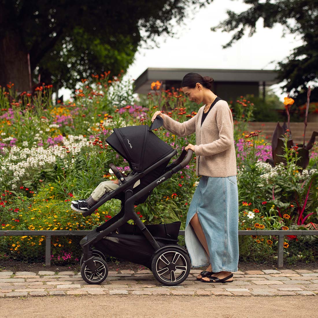 Demi Next Stroller In Caviar Pushchair NZ Nuna Dimples Nz