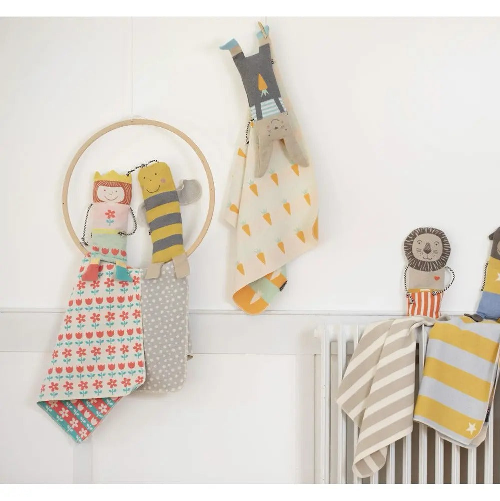 Blanket in a Puppet - David Fusseneeger - Dimples