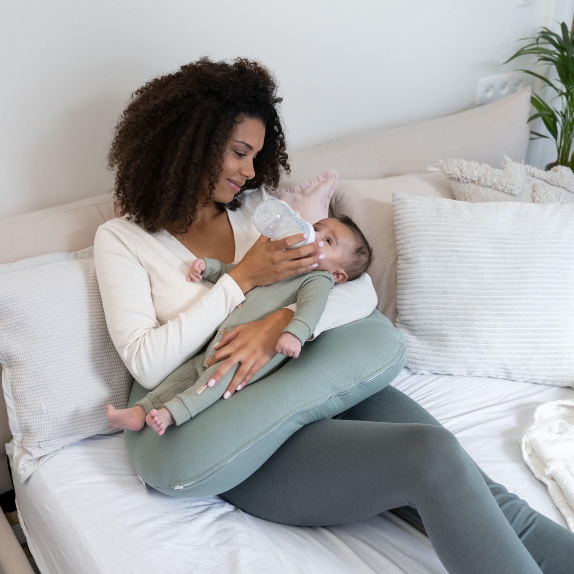 Doomoo Softy Feeding Pillow