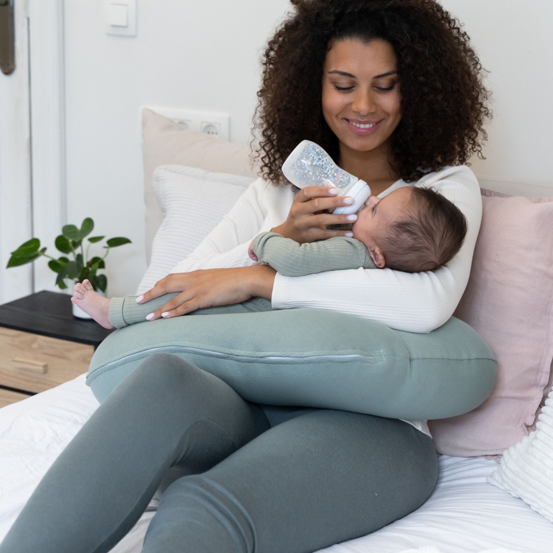 Doomoo Softy Feeding Pillow