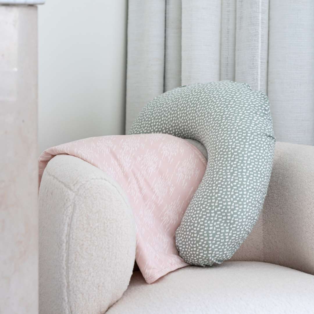 Doomoo Softy Feeding Pillow