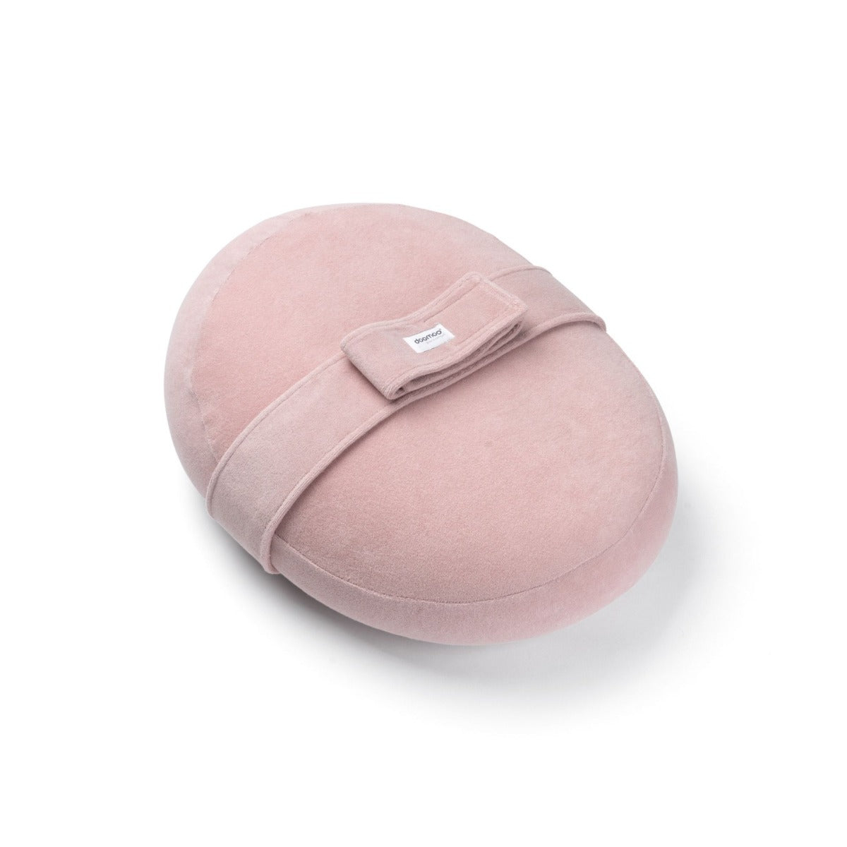 A pink-colored Doomoo Relax Cover wrapped around a maternity pillow, featuring a removable security belt.