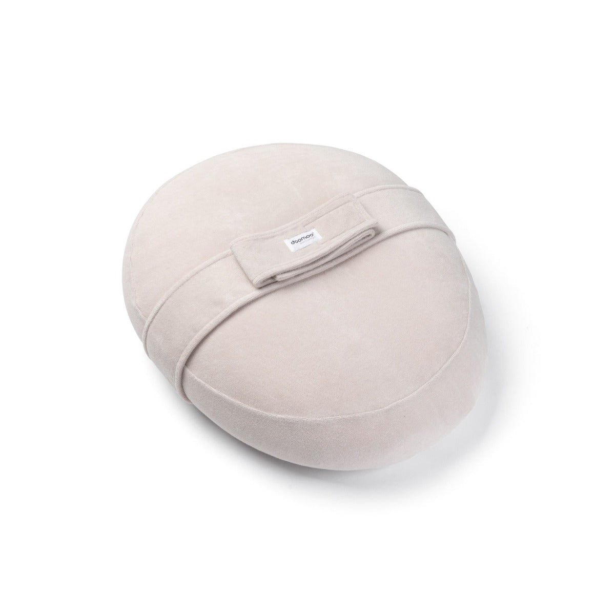 A beige-colored Doomoo Relax Cover wrapped around a maternity pillow, with a visible security belt.
