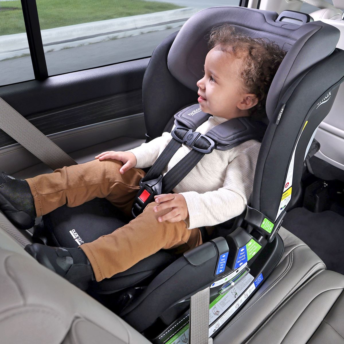 Britax Poplar carseat in Stone Onxy with child 
