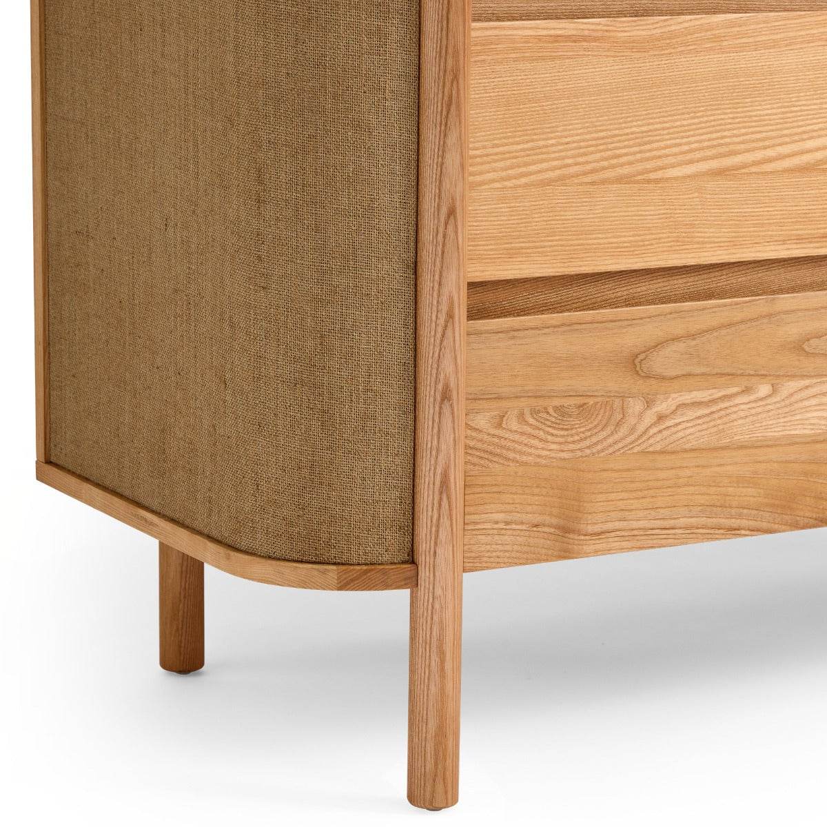 Cariboo Indi dresser close up view