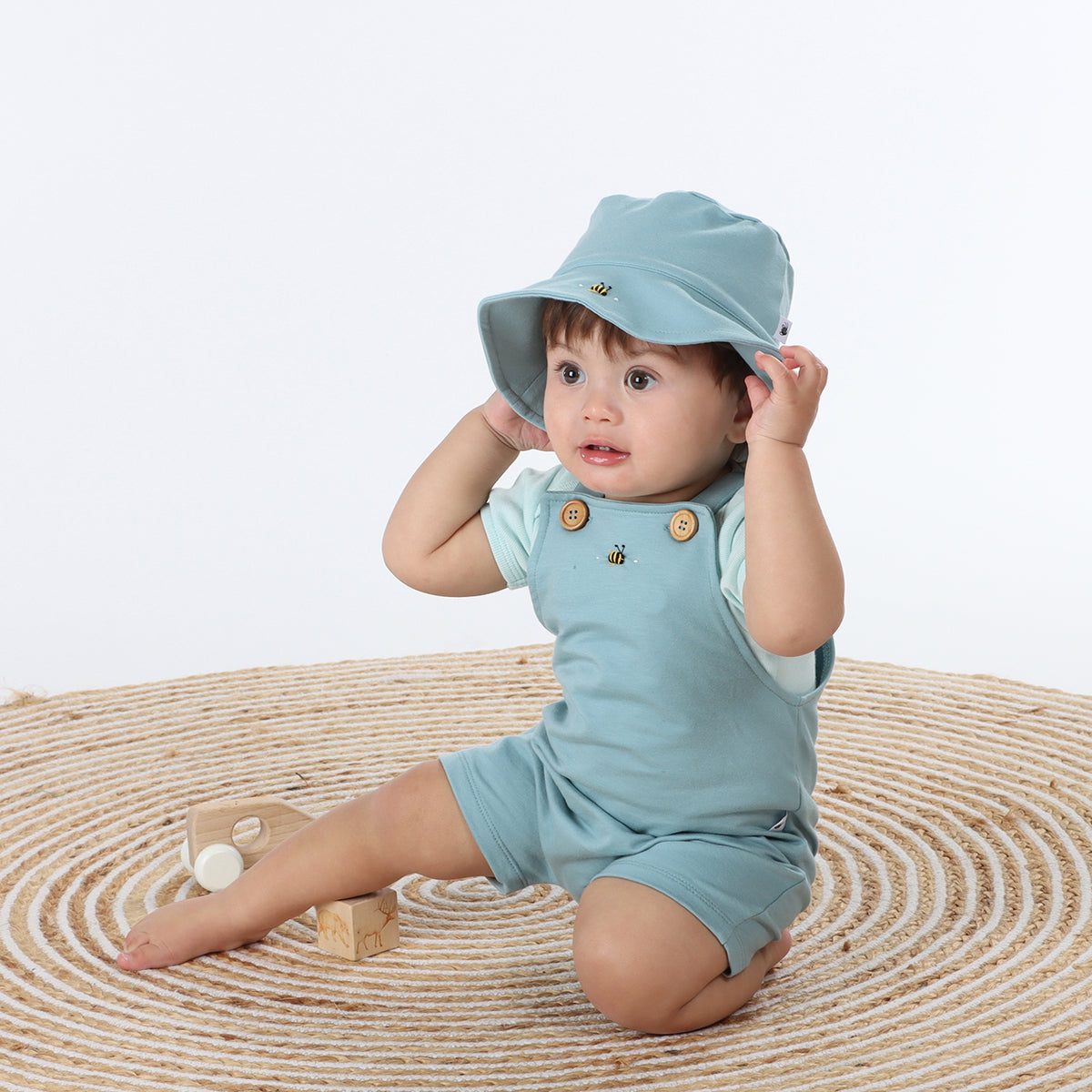Cotton Sunhat with bee embroidery