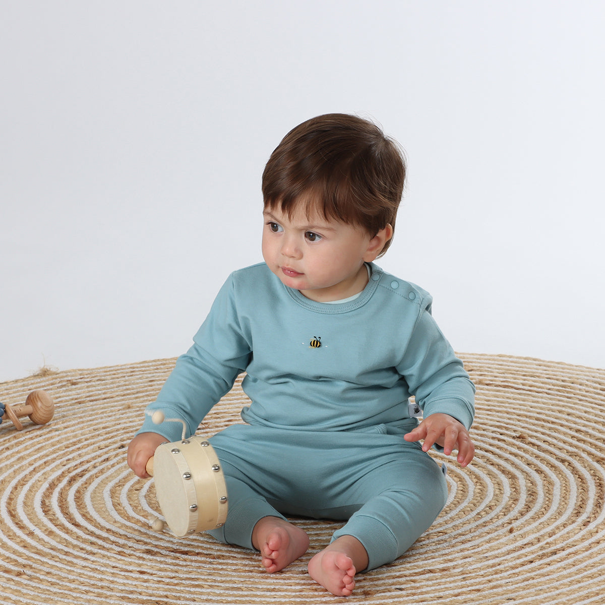 Cotton Jumper for boys in ocean color and bee embroidery