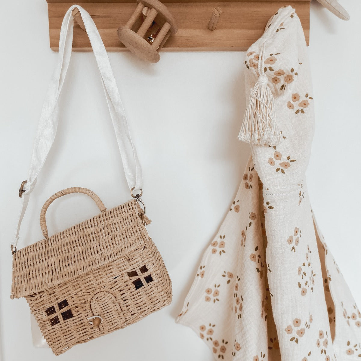 Muslin Hooded Towel | Over the Dandelions - Daisy print