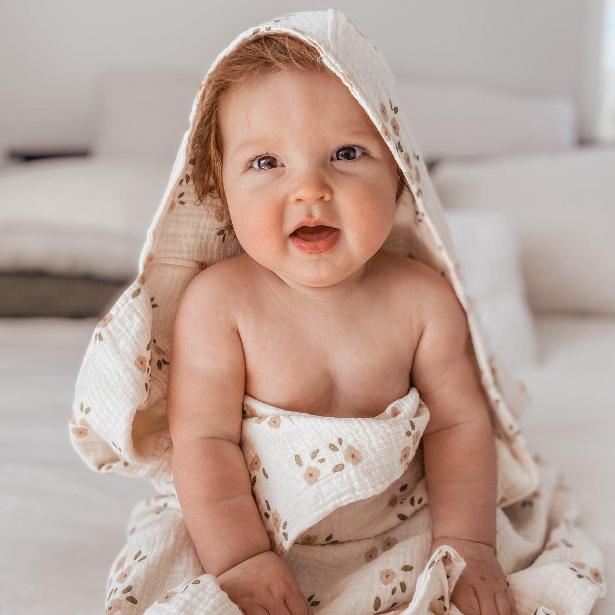 Muslin Hooded Towel | Over the Dandelions - Daisy print
