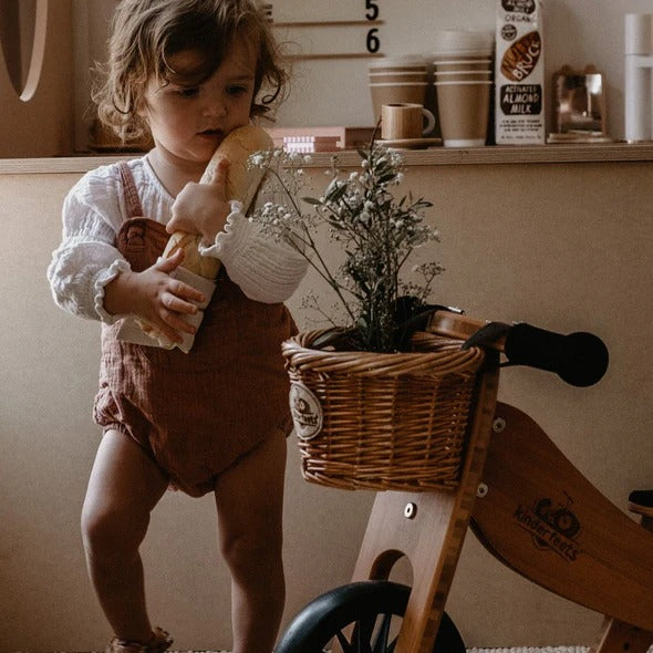 Kinder feets Wicker Basket on bike