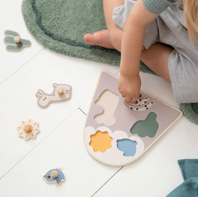 kid playing with Peg Puzzle Lalee Sand lifestyle shot