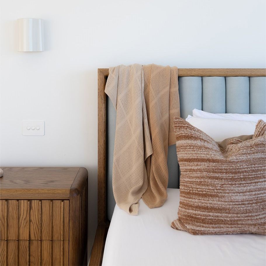 Bamboo viscose and cotton blend blanket