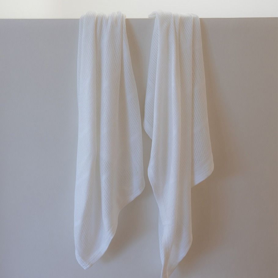 Bamboo viscose and cotton blend blanket