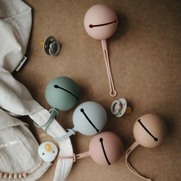 Mushie Pacifier Holder Blush