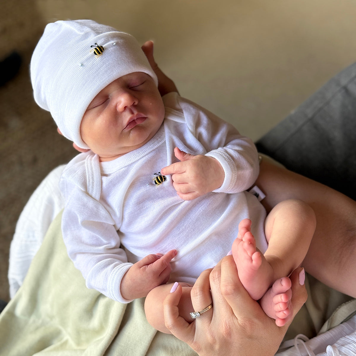 Dimples classic merino baby longsleeve bodysuit in cream bee 