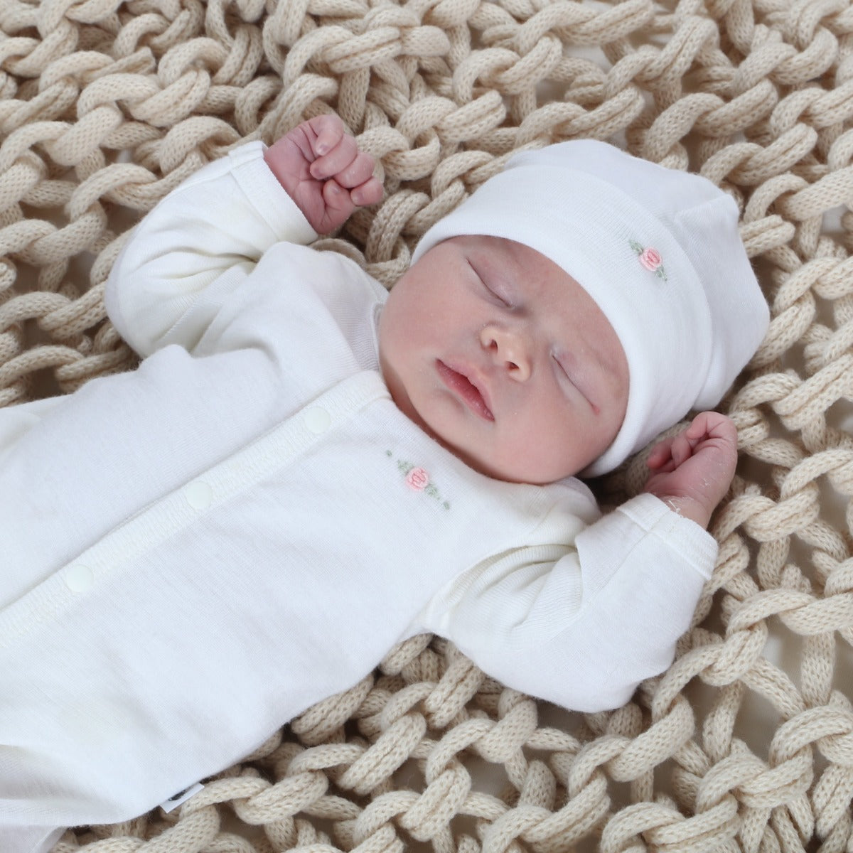 Dimples classic merino newborn beanie in cream rose