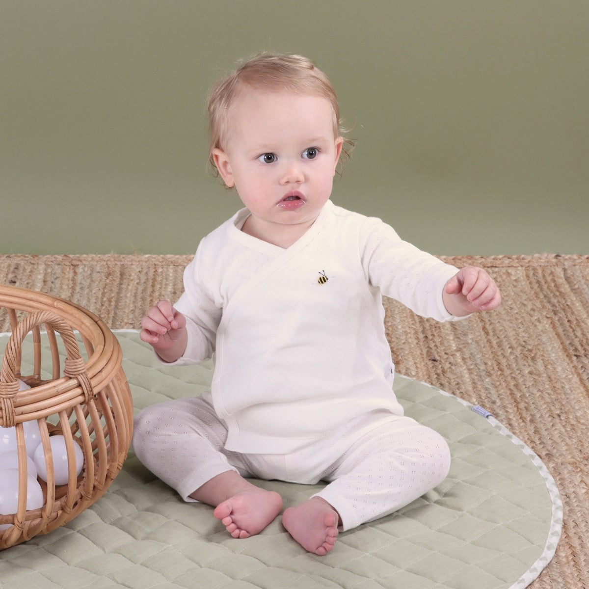 Dimples Kinono Cardigan in white Bee